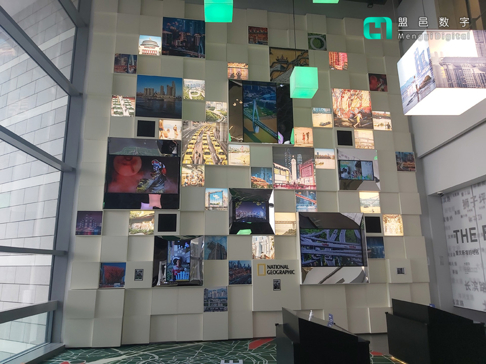 上汽榮威 北京車展互動(dòng)滑軌屏