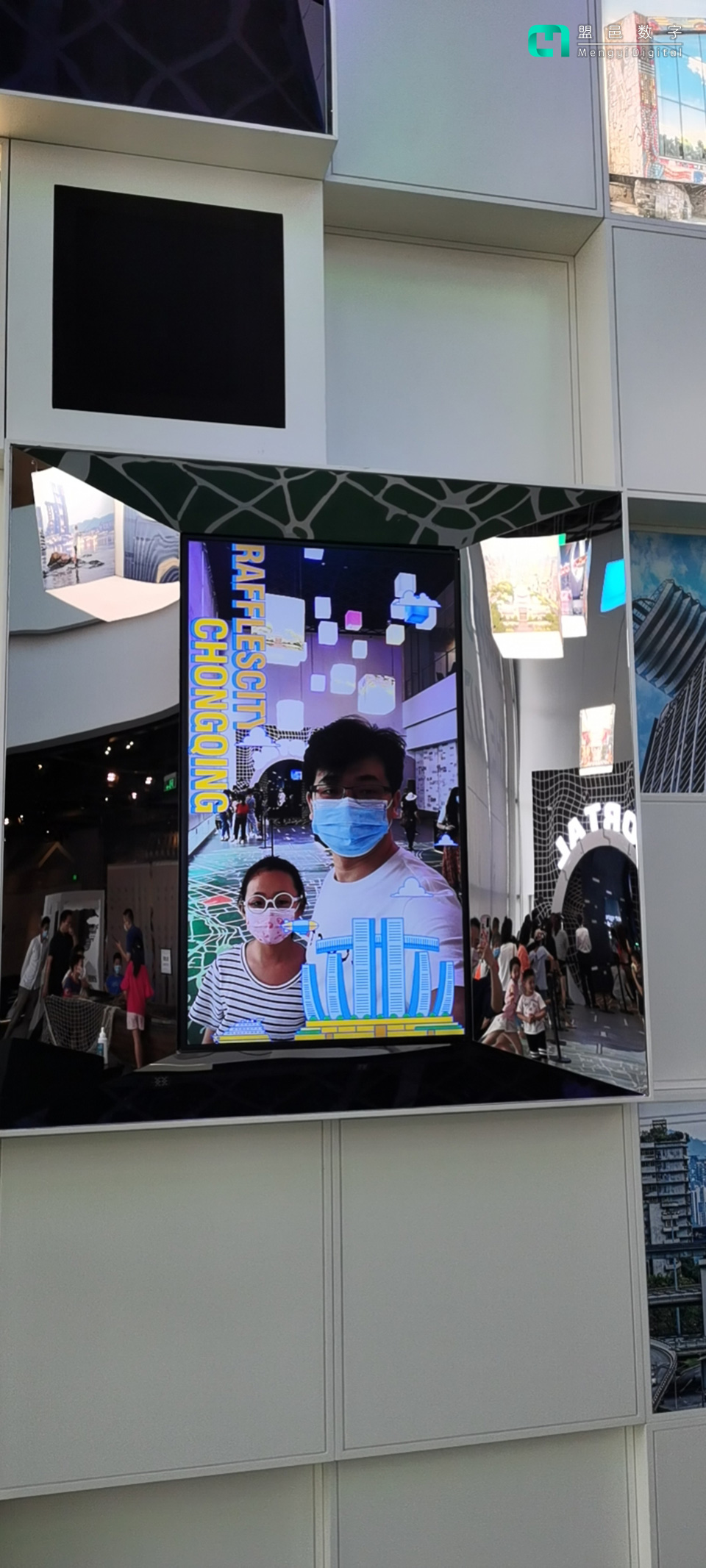 上汽榮威 北京車展互動(dòng)滑軌屏